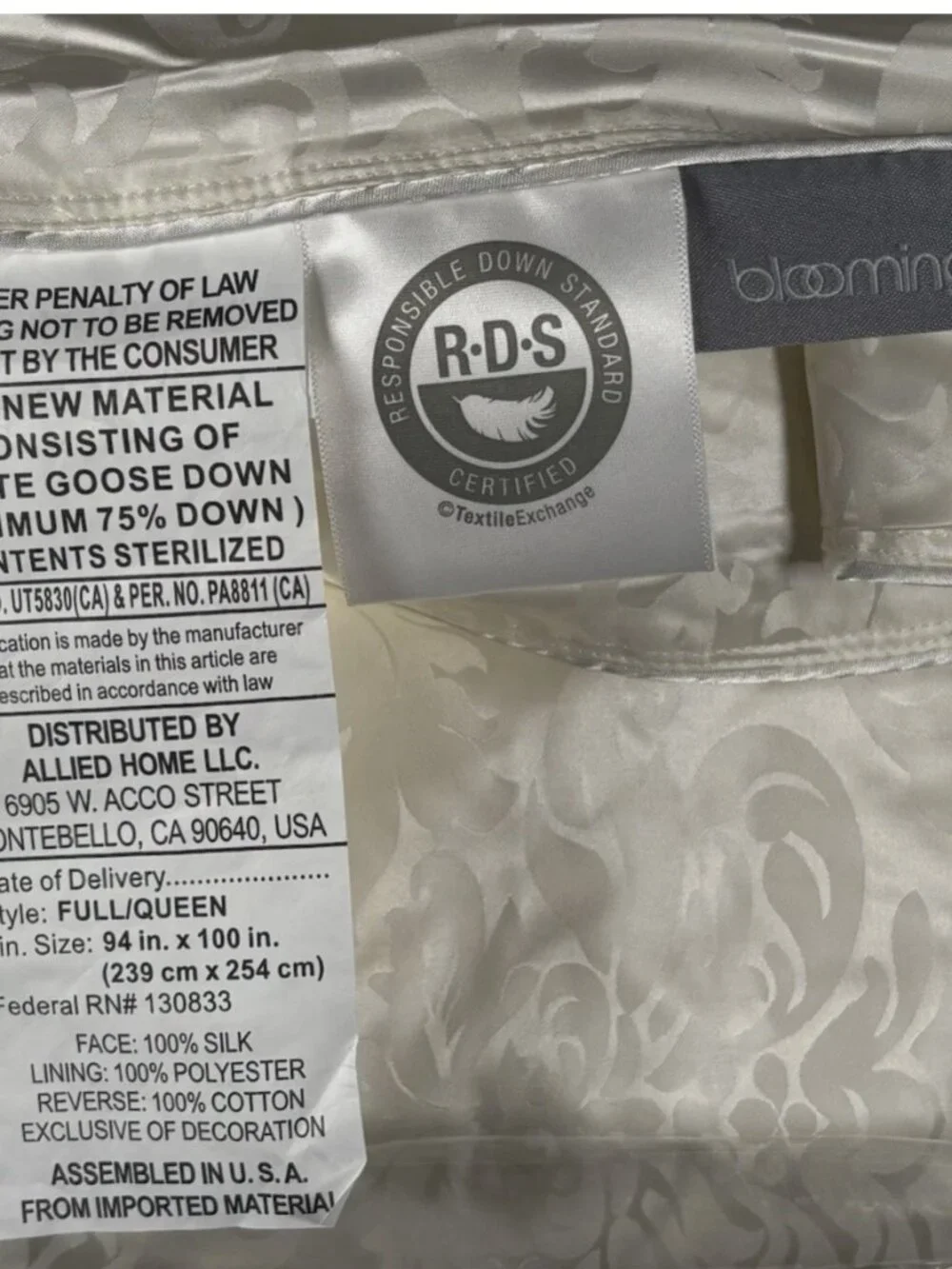 Bloomingdale’s USA New Queen Down White Goose 100% German Silk Jacquard 36oz